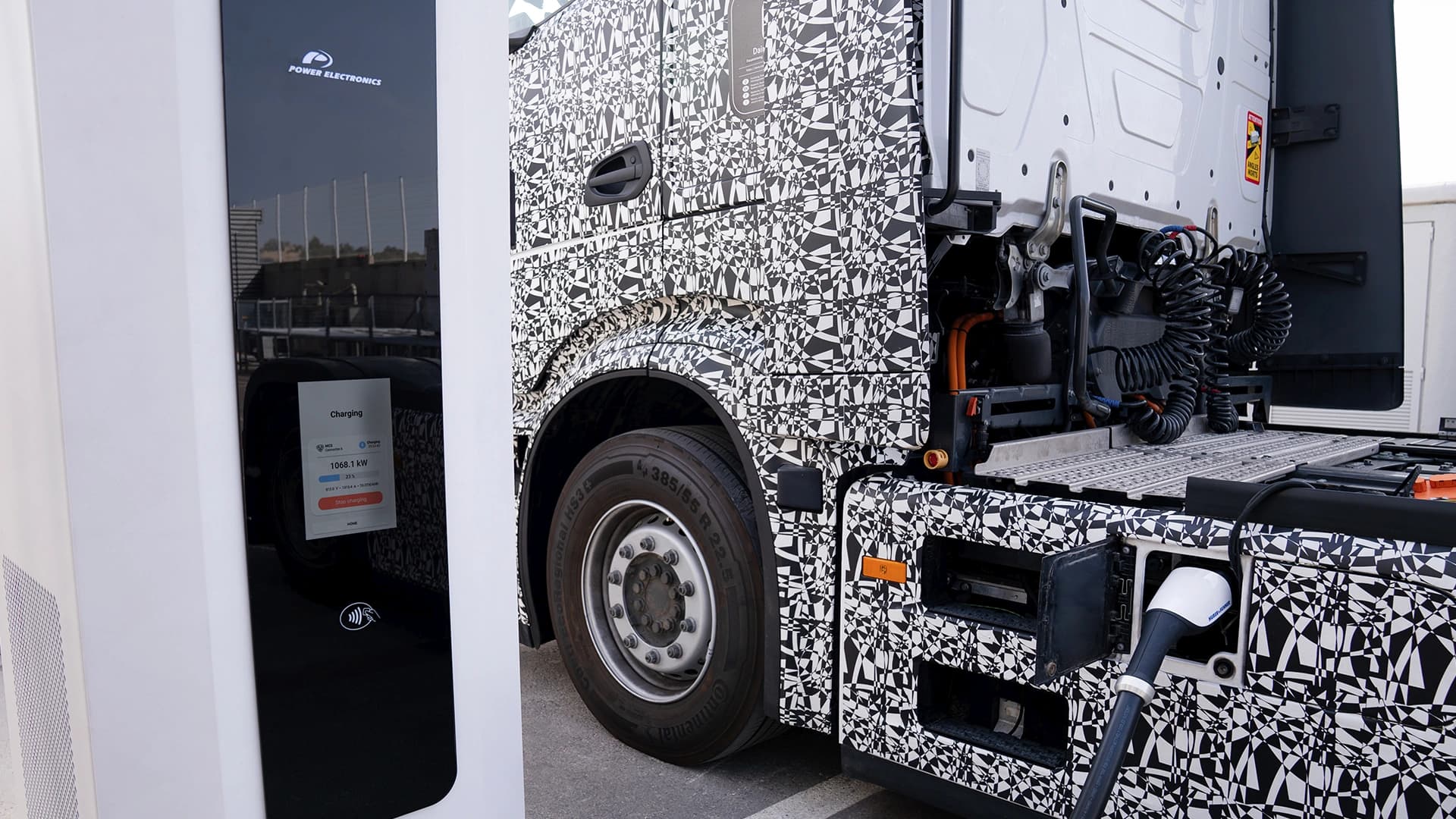 Milence and Power Electronics successfully test a new Megawatt Charging System solution delivering a 1.1 MW charge